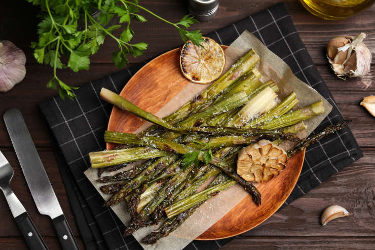 how to cook asparagus in the oven, oil