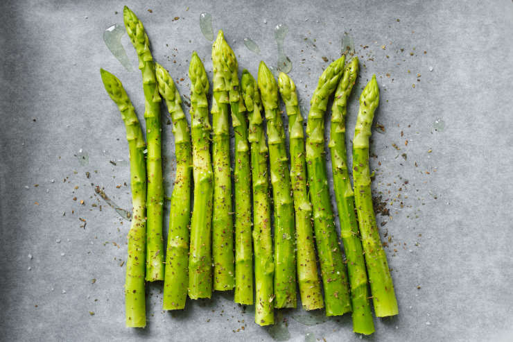 how to cook asparagus in the oven, seasoned