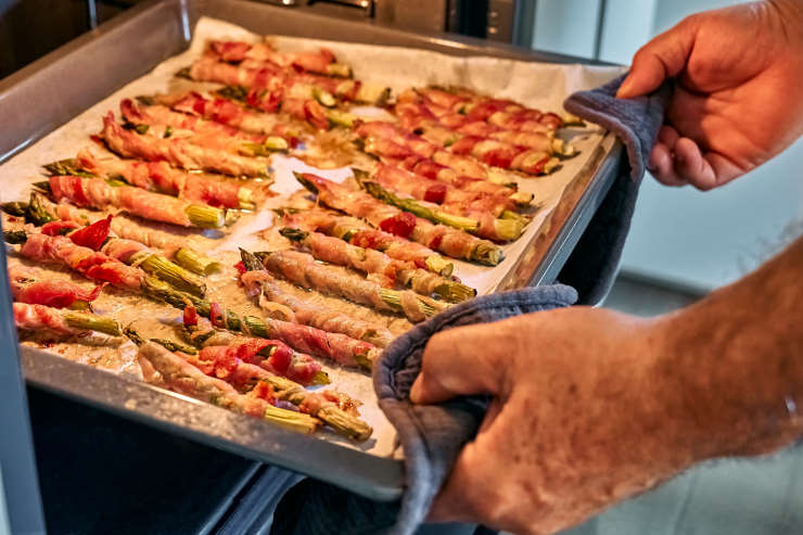 how to cook asparagus in the oven, mid-ovening