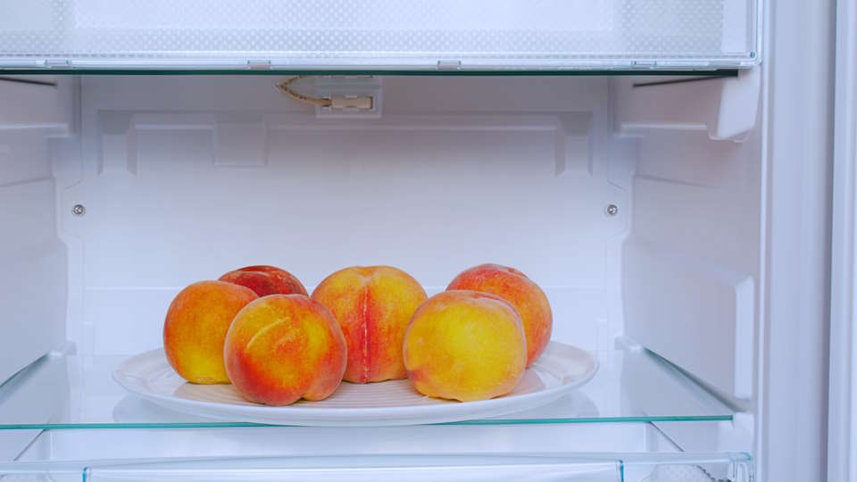 How to Store Peaches in the Fridge