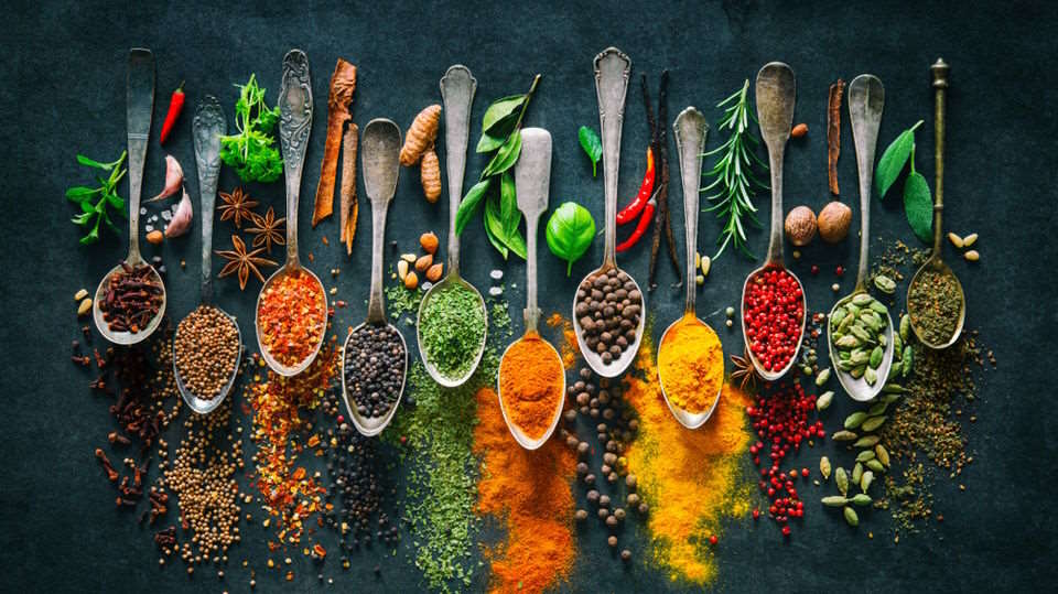 Role of Herbs and Spices in Mixology